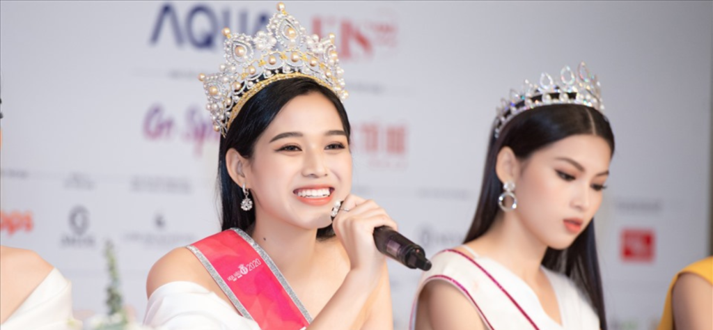 trình độ tiếng Anh hoa hậu Việt Nam