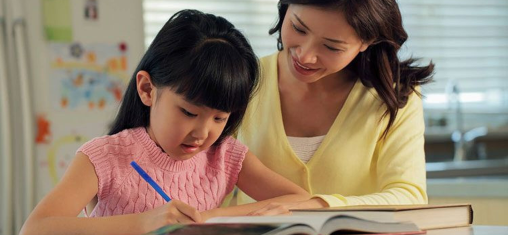 con tự tin nói tiếng Anh- tham gia cùng con